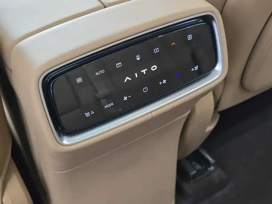 900x675_0_q87_c42_autohomecar__Chto52lIuFCAP_FgAAHtO4eaZ8Q835.jpg.webp Used AITO M9 2024 extended range Ultra version 52kWh 5-seater version