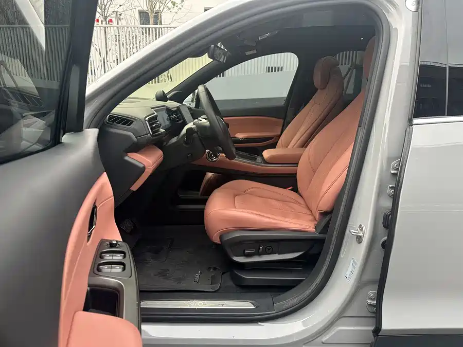 900x675_0_q87_c42_autohomecar__Chto52lJF66ASIvKAAT_vN7fV0A220.jpg.webp Used NIO EC6 2020 440KM Signature Edition