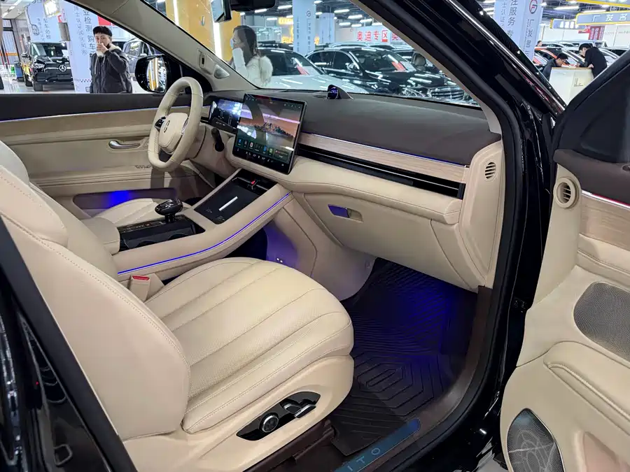 900x675_0_q87_c42_autohomecar__Chto52lJFhmANgF5AAlie19viQY859.jpg.webp Used HUAWEI AITO M7 2024 1.5T Smart Driving Rear Drive Pro Version 6 Seats