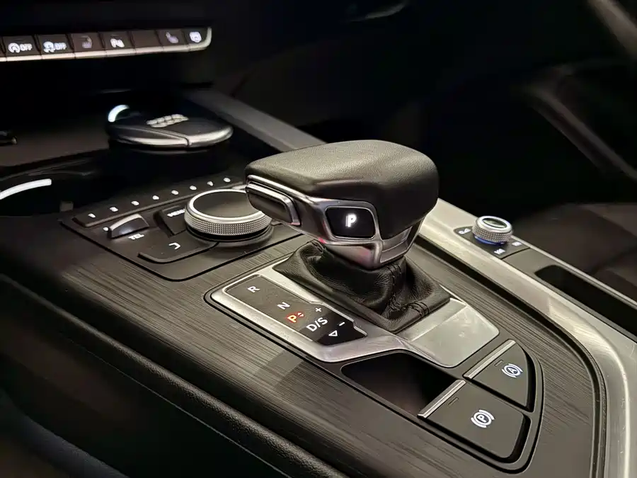 Used Audi A4L 2019 45 TFSI quattro personalized sports version National VI