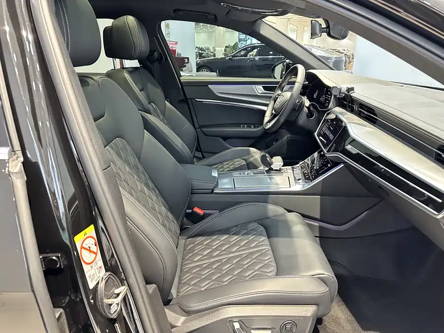 900x675_0_q87_c42_autohomecar__Chto52lMpAuAAc4cAApRLCY8CI0662.jpg.webp Used Audi A6L 2025 45 TFSI Premium Dynamic Model