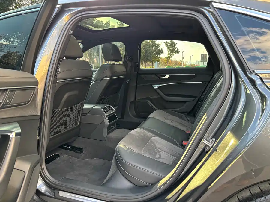 900x675_0_q87_c42_autohomecar__Chto52lOV4-AScOYAAndG6pUNlk029.jpg.webp Used Audi A6L 2020 45 TFSI quattro exclusive dynamic model