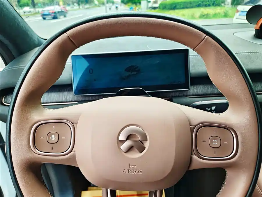 900x675_0_q87_c42_autohomecar__ChtpWGi2pEOAVKLpAAH4zvFy5Ws585.jpg.webp Used NIO EC6 2024 model 75kWh