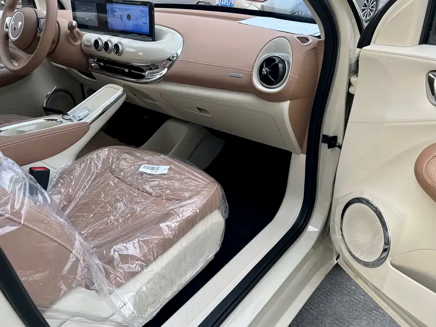 900x675_0_q87_c42_autohomecar__ChtpWGiouGKAL097AAkpQtLpx5Q395.jpg.webp Used Wuling Bingo 2025 model 333km Yuexiang model