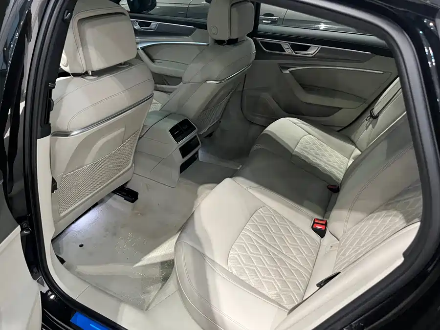 900x675_0_q87_c42_autohomecar__ChtpWGitDdKAPIJiAAnW4FhSZk4247.jpg.webp Used Audi A6L 2025 45 TFSI Premium Dynamic Model