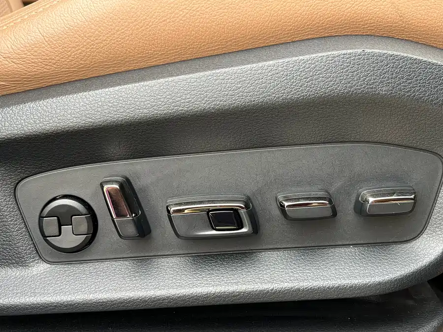 900x675_0_q87_c42_autohomecar__ChtpWGj9yXiALCyMAA9h_y424ts761.jpg.webp Used NIO ES8 2020 580KM six-seater version