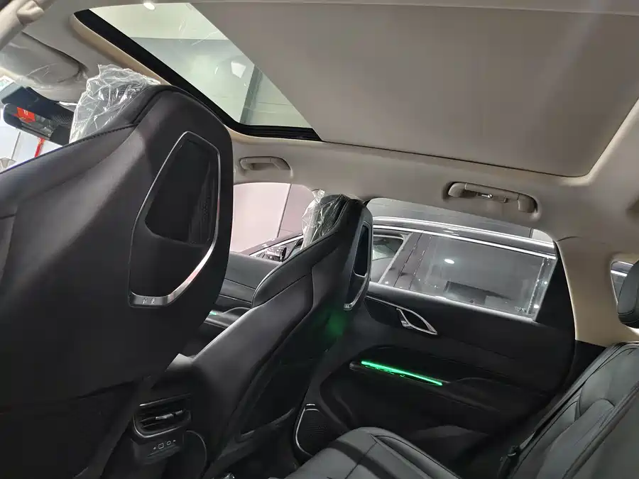 900x675_0_q87_c42_autohomecar__ChtpWGjeDjWAMRe5AAP4E2kpOUM007.jpg.webp Used Hongqi HS3 PHEV 2024 115km Jinwei Edition