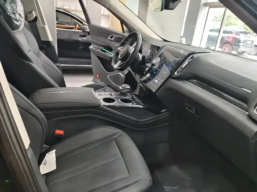 900x675_0_q87_c42_autohomecar__ChtpWGjeDjuAANzvAASmhdlT-3A881.jpg.webp Used Hongqi HS3 PHEV 2024 115km Jinwei Edition