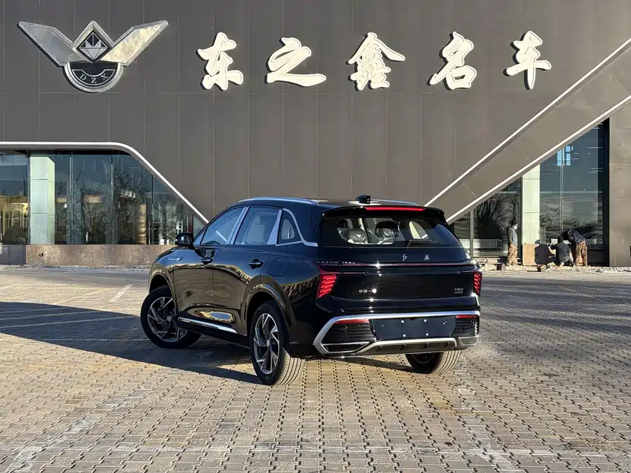 900x675_0_q87_c42_autohomecar__ChtpWGk-LoeAQsNWAAg8FkxCq98981.jpg.webp Used Hongqi HS3 PHEV 2025 model 125km Jinwei PLUS 2 million commemorative edition