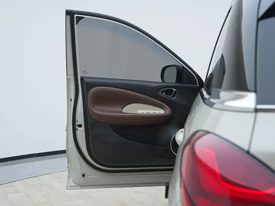 900x675_0_q87_c42_autohomecar__ChtpWGk-ZZSAW2SvAASbhugUw9I745.jpg.webp Used Wuling Bingo 2023 model 333km Yuexiang+ model