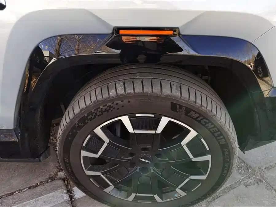 900x675_0_q87_c42_autohomecar__ChtpWGk09MWAZ02wAAGTUEpxsB8910.jpg.webp Used BYD Leopard 8 2025 Zhiyong flagship drone version 6 seats