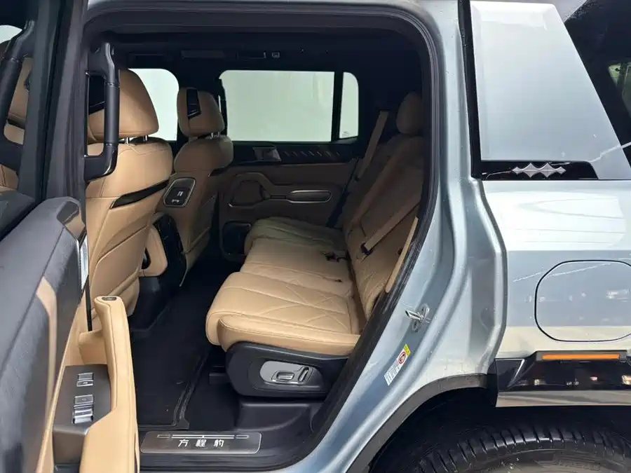 900x675_0_q87_c42_autohomecar__ChtpWGk2LeKAAKuFAAGlWHchE1s508.jpg.webp Used BYD Leopard 8 2025 Zhiyong flagship version 7 seats