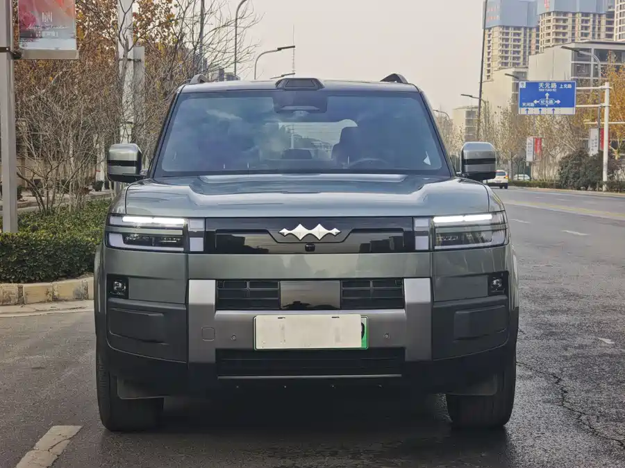 900x675_0_q87_c42_autohomecar__ChtpWGk2u1WAWiz8AAb3jA6Eh3E617.jpg.webp Used BYD Leopard Titanium 7 2025 190KM four-wheel drive Ultra version