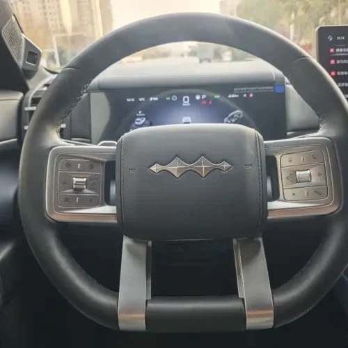 900x675_0_q87_c42_autohomecar__ChtpWGk2u1uAePWoAAPX7Frbw2s989.jpg.webp Used BYD Leopard Titanium 7 2025 190KM four-wheel drive Ultra version