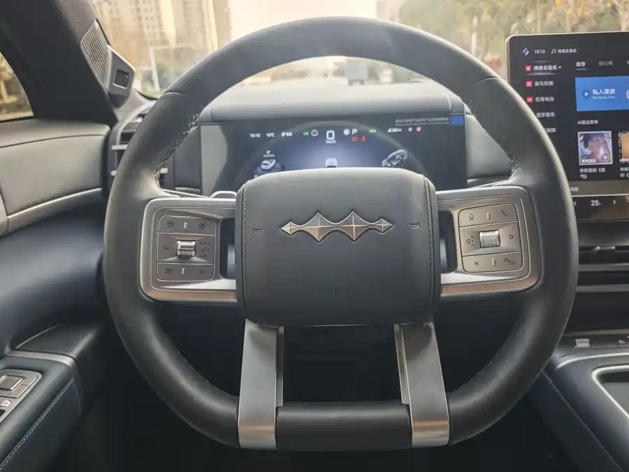 900x675_0_q87_c42_autohomecar__ChtpWGk2u1uAePWoAAPX7Frbw2s989.jpg.webp Used BYD Leopard Titanium 7 2025 190KM four-wheel drive Ultra version