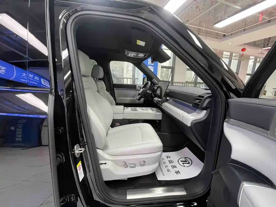 900x675_0_q87_c42_autohomecar__ChtpWGk44W6AJg0oAAnCSYq6goA031.jpg.webp Used BYD Leopard Titanium 7 2025 190KM four-wheel drive Ultra version