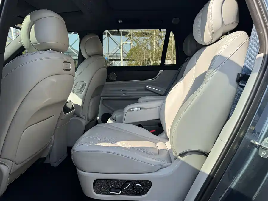 900x675_0_q87_c42_autohomecar__ChtpWGk5MtWALc01AATkV5zefS8753.jpg.webp Used AITO M9 2024 pure electric Max version 100kWh 6-seater version