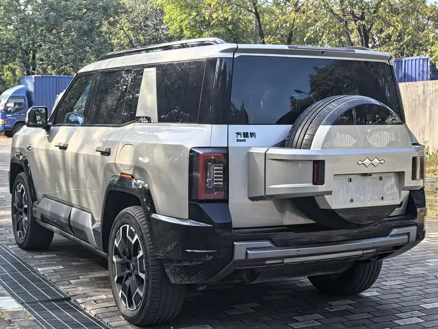 900x675_0_q87_c42_autohomecar__ChtpWGk6j_uAXyFlAAjKTtWhhaw614.jpg.webp Used BYD Leopard 8 2025 Zhiyong flagship version 7 seats