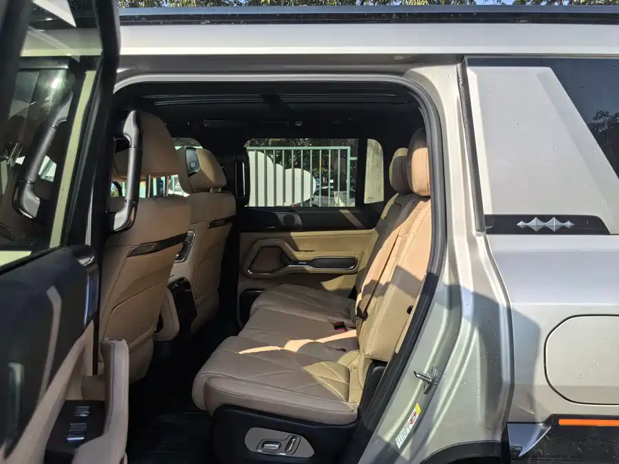 900x675_0_q87_c42_autohomecar__ChtpWGk6kAqAcFfFAAU5CshbKyg081.jpg.webp Used BYD Leopard 8 2025 Zhiyong flagship version 7 seats