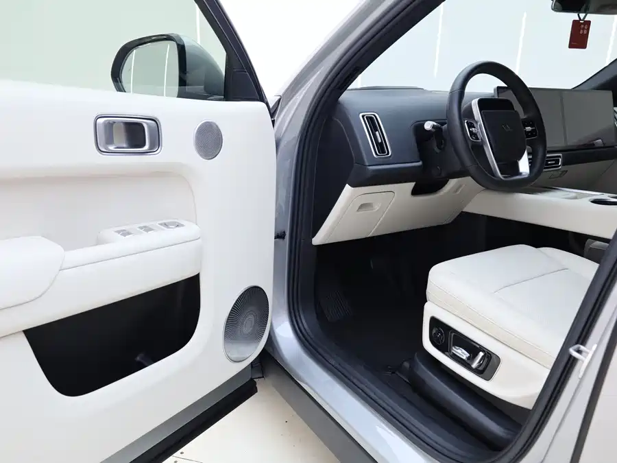 900x675_0_q87_c42_autohomecar__ChtpWGk7iCCAJXLmAAYc4eLIF20332.jpg.webp Used Li Auto L8 2023 Pro
