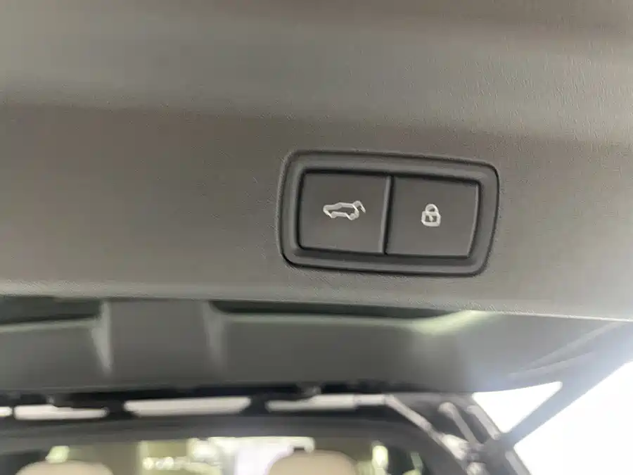 900x675_0_q87_c42_autohomecar__ChtpWGkIHXiAUnlqAAQ-47WgikQ968.jpg.webp Used Li Auto L8 2023 Pro