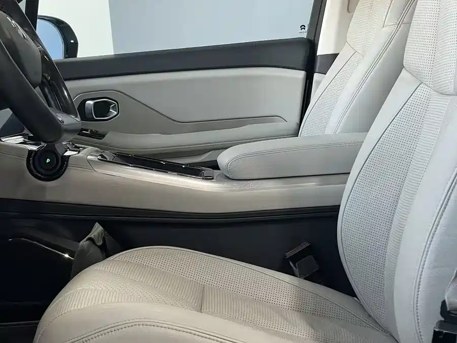 900x675_0_q87_c42_autohomecar__ChtpWGkJmhyAQPS4AAN6YfnzoYE008.jpg.webp Used NIO ES8 2018 model 355KM baseline version seven-seater version