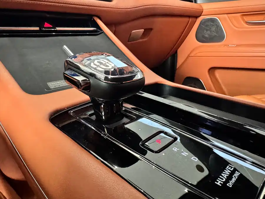 900x675_0_q87_c42_autohomecar__ChtpWGkLPOSAchx3AAfNEhHDfVY445.jpg.webp Used HUAWEI AITO M7 2024 1.5T Intelligent Driving Four-wheel Drive Ultra Version 5 Seats