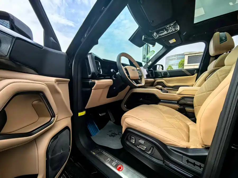 Used BYD Leopard 8 2025 Zhiyong flagship version 7 seats