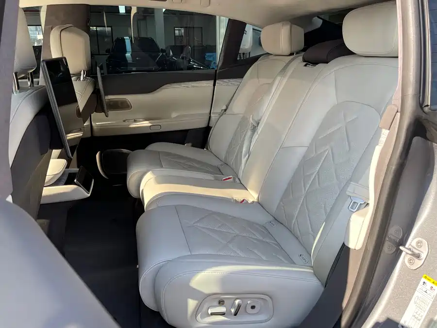 900x675_0_q87_c42_autohomecar__ChtpWGk_wzyAK8oIAAcFO-lg3CE371.jpg.webp Used NIO ET7 2024 100kWh Executive Signature Edition