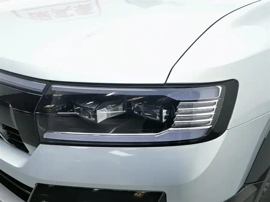 900x675_0_q87_c42_autohomecar__ChtpWGkdXOOAEbJRAAEjUmBLzpI469.jpg.webp Used BYD Leopard 8 2025 Zhiyong flagship version 7 seats