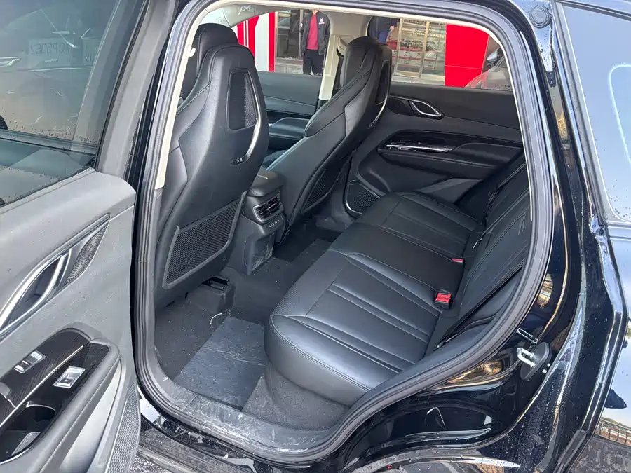 900x675_0_q87_c42_autohomecar__ChtpWGkjvjKAf0RZAAtoIDPPltU638.jpg.webp Used Hongqi HS3 PHEV 2024 115km Jinwei Edition