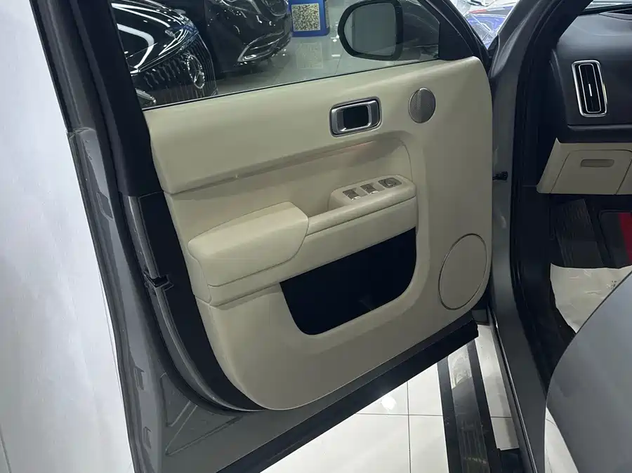 900x675_0_q87_c42_autohomecar__ChtpWGkle5eAcrcTAAQWuHzxuGI258.jpg.webp Used Li Auto L9 2022 Max