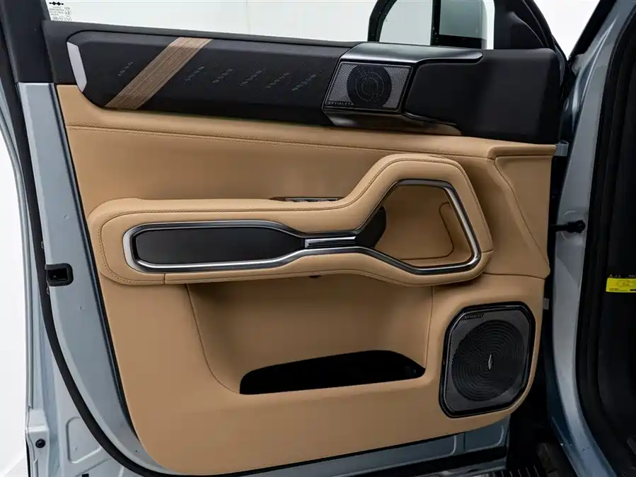 900x675_0_q87_c42_autohomecar__ChtpWGkqtS2ARyLbAAFsVWkkGLw414.jpg.webp Used BYD Leopard 8 2025 Zhiyong flagship version 7 seats