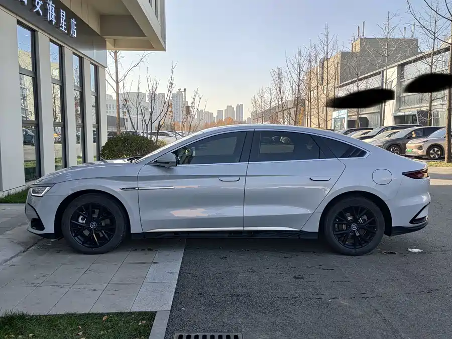 900x675_0_q87_c42_autohomecar__ChtpWGkqtdaAGAqIAAbJUc3YDq8961.jpg.webp Used BYD Han 2024 DM-i Honor Edition 121KM Premium Type