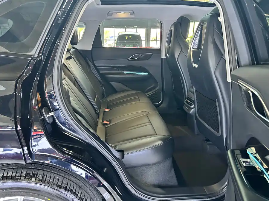 900x675_0_q87_c42_autohomecar__ChtpWGkrui6AciW8AAslCX_pPdI524.jpg.webp Used Hongqi HS3 PHEV 2024 115km Jinwei Edition