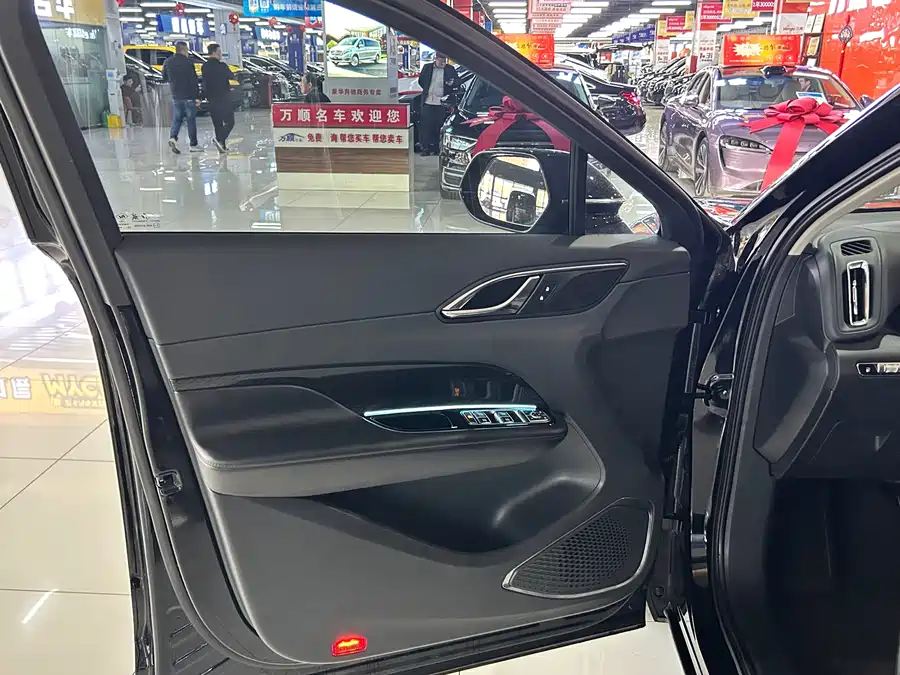 900x675_0_q87_c42_autohomecar__ChtpWGkruiWAFNxhAArvT_0sLmw851.jpg.webp Used Hongqi HS3 PHEV 2024 115km Jinwei Edition