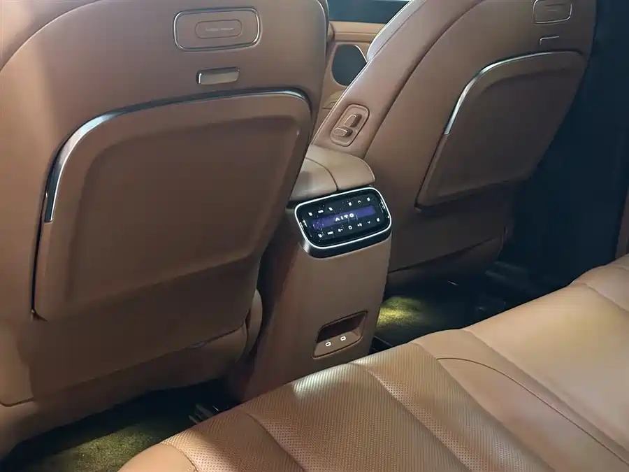 900x675_0_q87_c42_autohomecar__ChtpWGktDoiASdYBAAEU9Jz6W8Q475.jpg.webp Used HUAWEI AITO M7 2024 1.5T Intelligent Driving Four-wheel Drive Pro Version 5 Seats