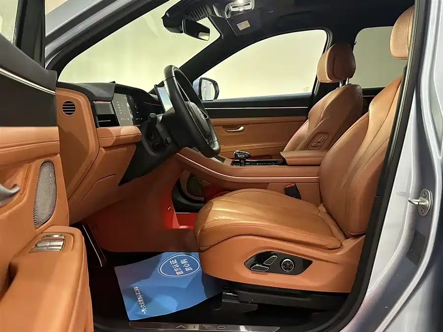 900x675_0_q87_c42_autohomecar__ChtpWGktDouAIrLyAAHXy3Ga8TM366.jpg.webp Used HUAWEI AITO M7 2024 1.5T Intelligent Driving Four-wheel Drive Pro Version 5 Seats