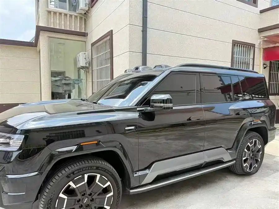 900x675_0_q87_c42_autohomecar__ChtpWGktlmiAVPGxAAI6o7zUPHU402.jpg.webp Used BYD Leopard 8 2025 Zhiyong flagship version 6 seats