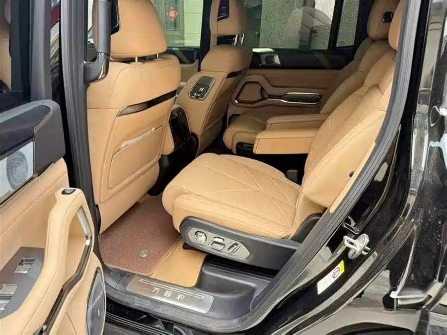 900x675_0_q87_c42_autohomecar__ChtpWGktlmmAbRlWAAIWKg-7lcU941.jpg.webp Used BYD Leopard 8 2025 Zhiyong flagship version 6 seats