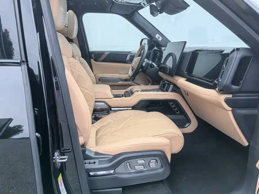 900x675_0_q87_c42_autohomecar__ChtpWGkv2kOABUfFAALScQZDCWA018.jpg.webp Used BYD Leopard 8 2025 Zhiyong flagship version 7 seats