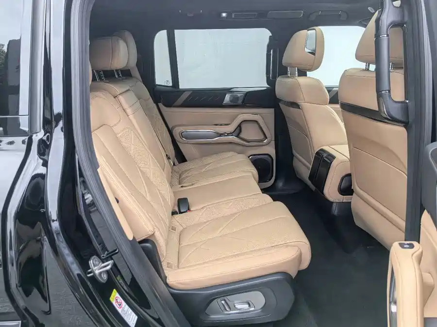 900x675_0_q87_c42_autohomecar__ChtpWGkv2kaAJ0QDAAKmUd520_M377.jpg.webp Used BYD Leopard 8 2025 Zhiyong flagship version 7 seats