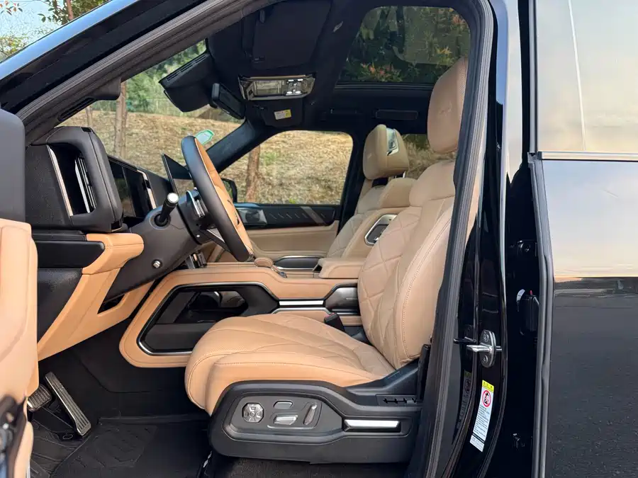 900x675_0_q87_c42_autohomecar__ChtpWGkxW7mAWEN_AAigYbH1VJk287.jpg.webp Used BYD Leopard 8 2025 Zhiyong flagship version 7 seats