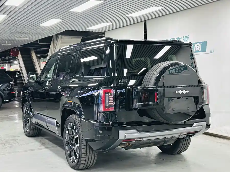 900x675_0_q87_c42_autohomecar__ChtpWGlCLCOAJYCHAAbVRMIFvoM812.jpg.webp Used BYD Leopard 8 2025 Zhiyong flagship version 7 seats