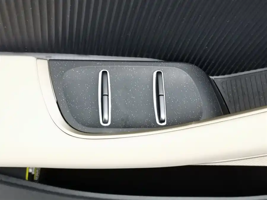 900x675_0_q87_c42_autohomecar__ChtpWGlCgySASr9JAAFG429St8s079.jpg.webp Used NIO ET5T 2024 model 75kWh Touring