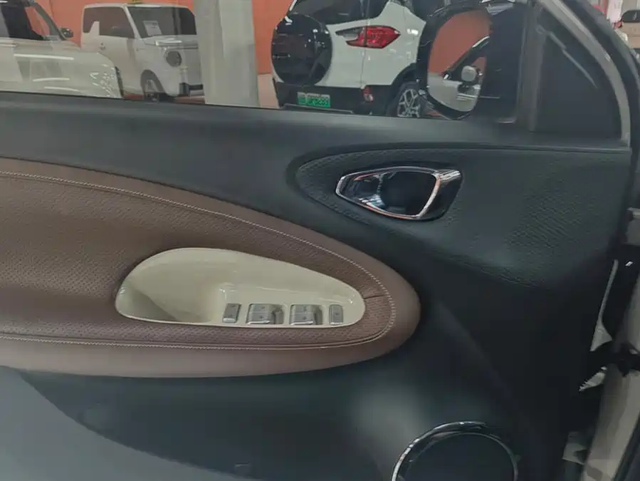 Used Wuling Bingo 2023 model 333km Yuexiang model