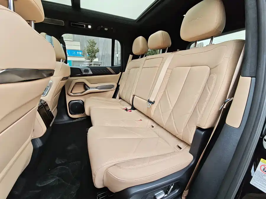 900x675_0_q87_c42_autohomecar__ChtpWGlDZbeAHhSfAAWMBdxqIfQ916.jpg.webp Used BYD Leopard 8 2025 Zhiyong flagship version 7 seats
