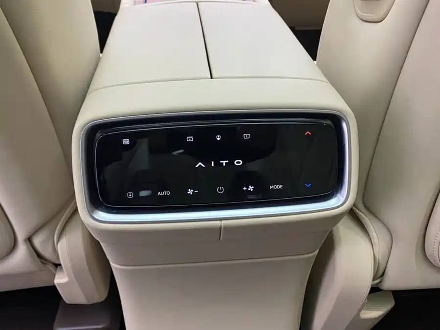 900x675_0_q87_c42_autohomecar__ChtpWGlDuA-AZbm9AAEt5eQpjyw478.jpg.webp Used AITO M9 2024 extended range Ultra version 52kWh 6-seater version