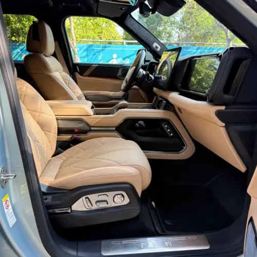 900x675_0_q87_c42_autohomecar__ChtpWGlE-beAOAijAAl0mkHLEhM695.jpg.webp Used BYD Leopard 8 2025 Zhiyong flagship version 6 seats