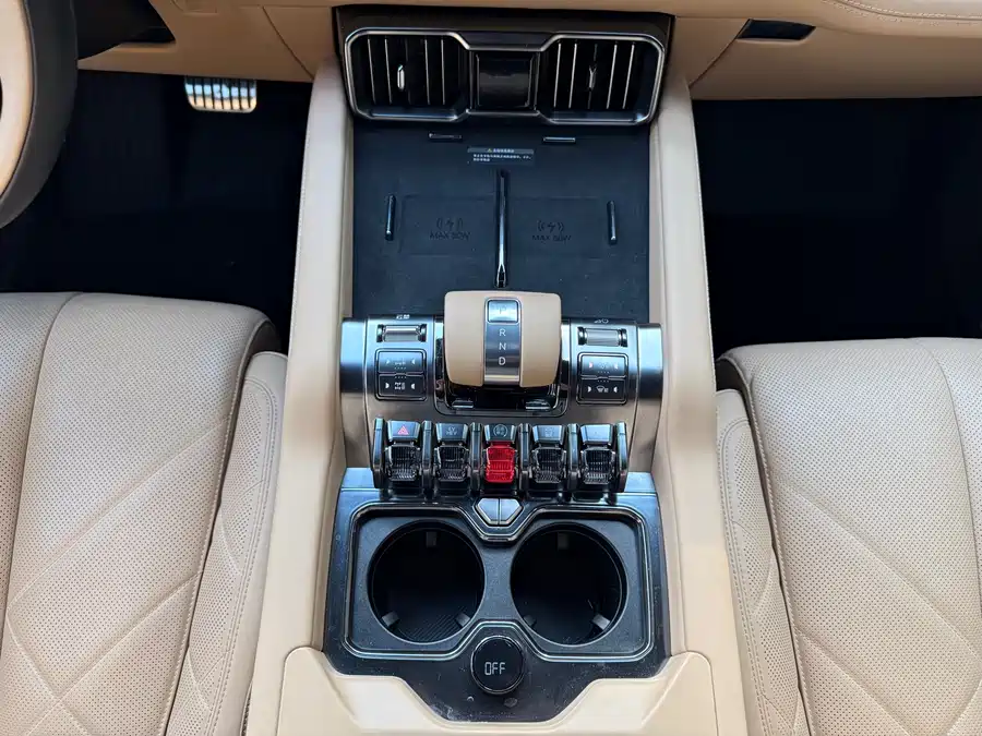 900x675_0_q87_c42_autohomecar__ChtpWGlE-cKAeABGAAqRzyfwmh0846.jpg.webp Used BYD Leopard 8 2025 Zhiyong flagship version 6 seats